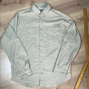 Columbia PFG Professional‎ Fishing Gear Button Down Fishing Shirt. Tan. Medium.